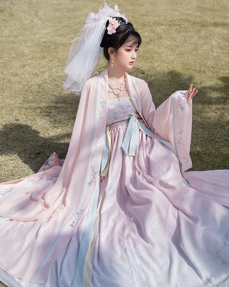 Authentic Hanfu Fashion:Embracing the Essence of Chinese Ethnic Style Authentic Hanfu Fashion:Embracing the Essence of Chinese Ethnic Style